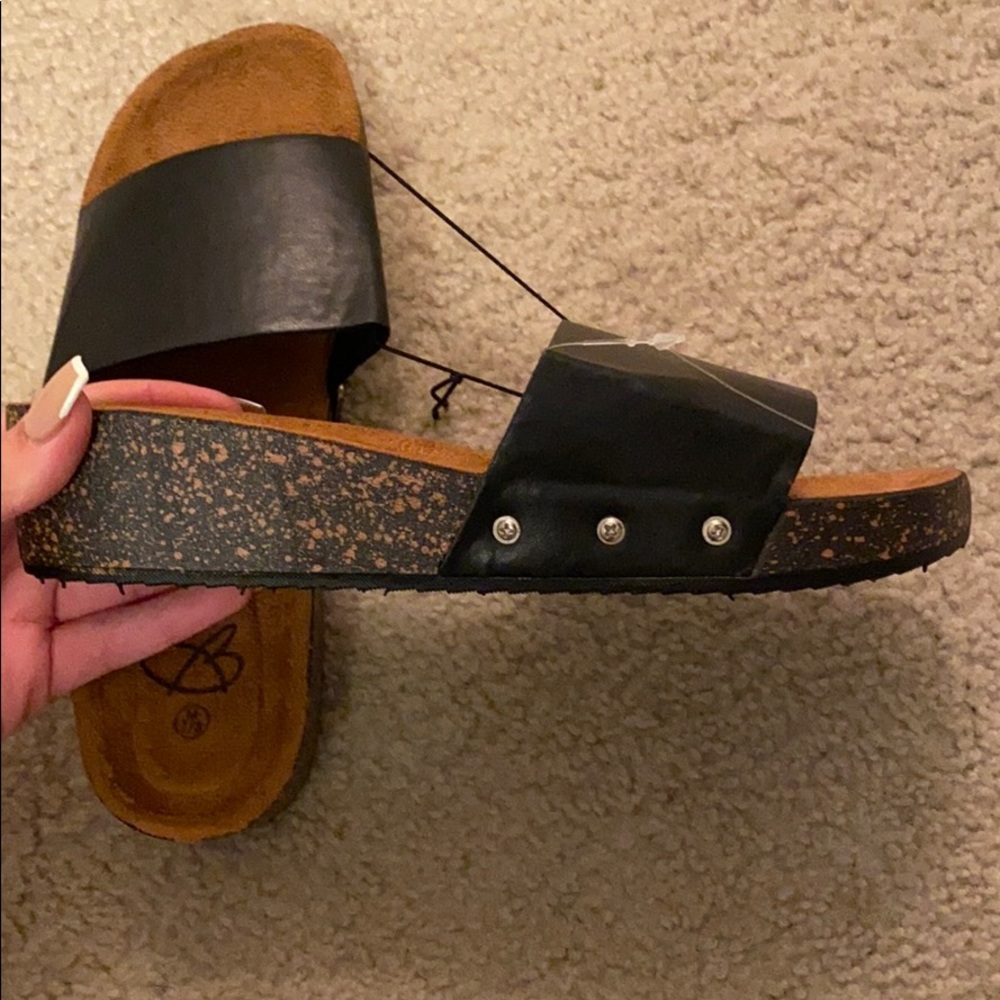 Sandals - Picture 2 of 4